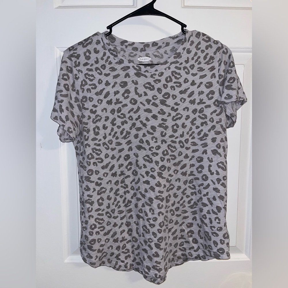 Old Navy cheetah print t-shirt, size medium